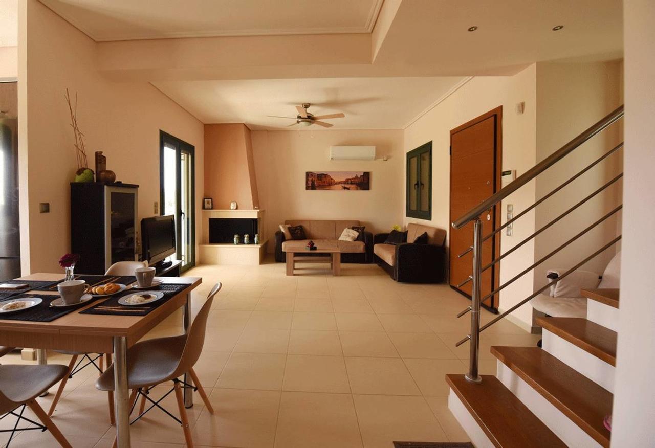 Panelma Villa Tranquil Coastal Retreat In Zacharo Tholon Exterior photo
