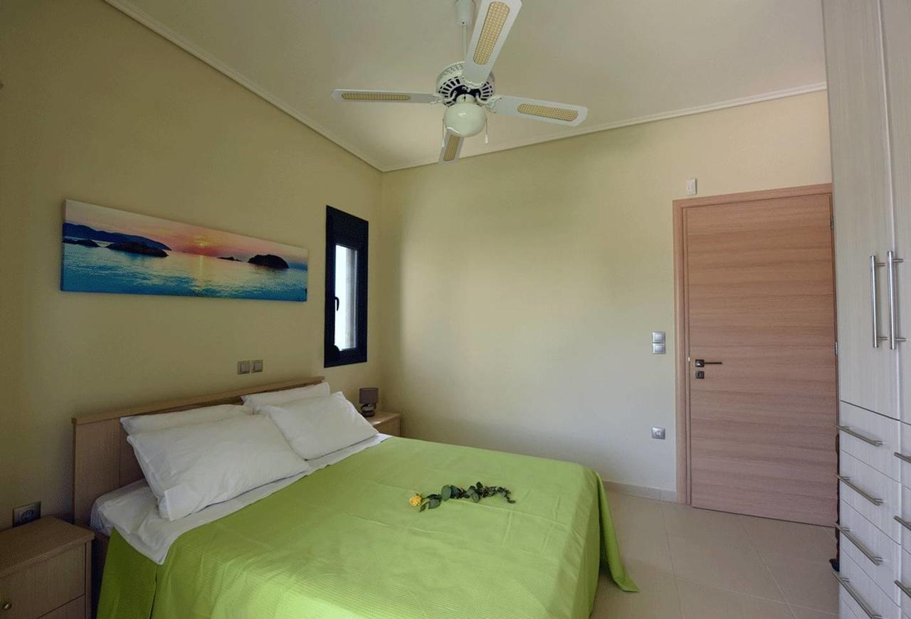 Panelma Villa Tranquil Coastal Retreat In Zacharo Tholon Exterior photo